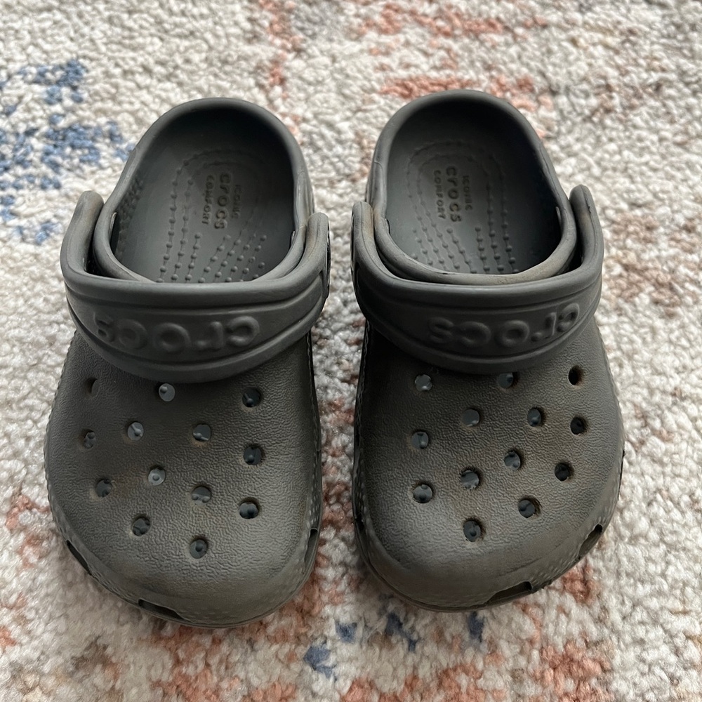 Toddler Crocs size 5
